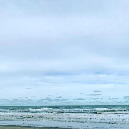 In With Sea Beach, Cleaning Included Apartment *